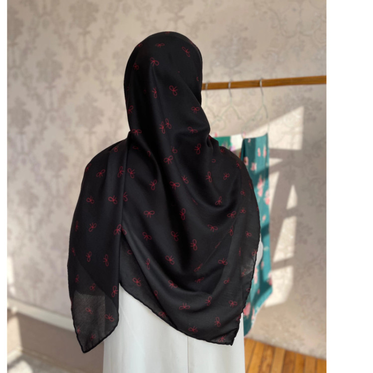 روسری نخی دور دست دوز چهار فصل قواره 135