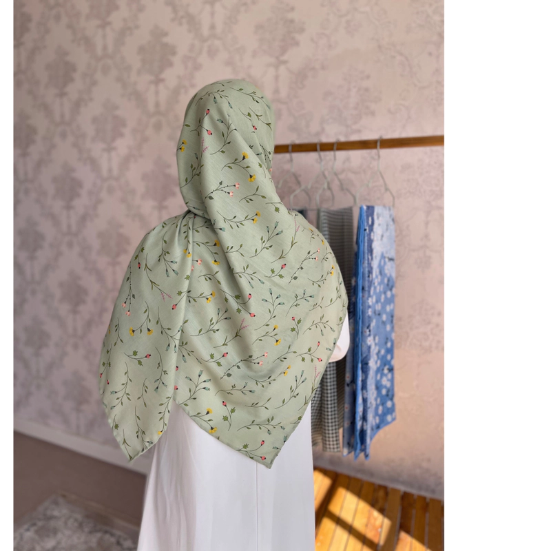 روسری نخی سبز پاستیلی گل خوشه ای قواره 135
