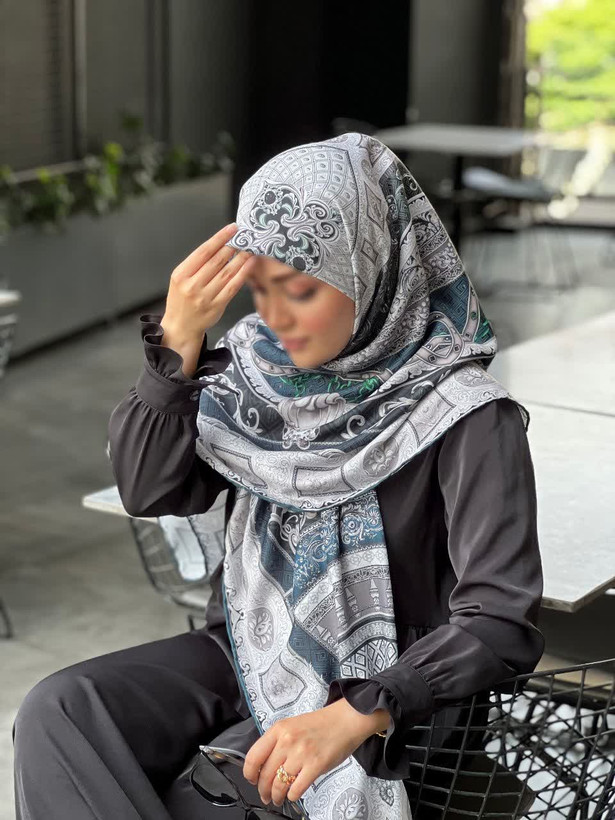 روسری نخی کاستوم اصل قواره 140 طرح ایزابل