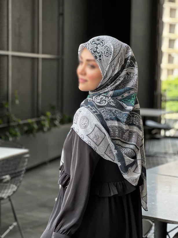 روسری نخی کاستوم اصل قواره 140 طرح ایزابل